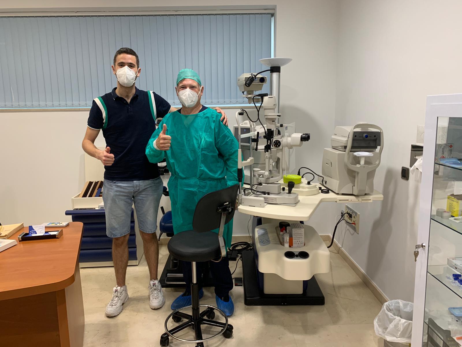 Rafael cuenta la experiencia de su operación de miopía.