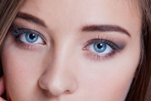 ojos azules